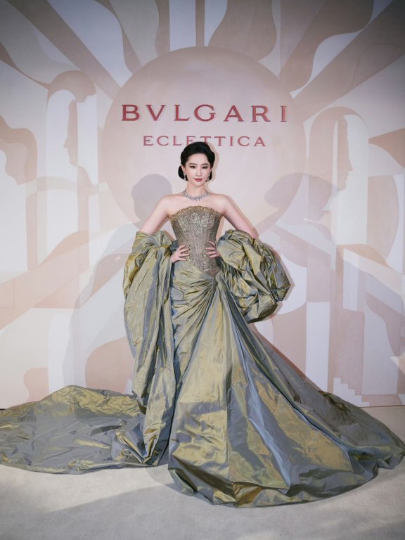 刘亦菲:以东方气韵,驭礼服锋芒,礼服造型精选