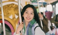 女顶流家中与男友约会被拍！两人在卧室拥吻摸腹肌，男方是圈内人