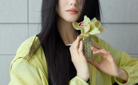 刘浩存时尚穿搭:轻机能松弛感,少女风的高级破局