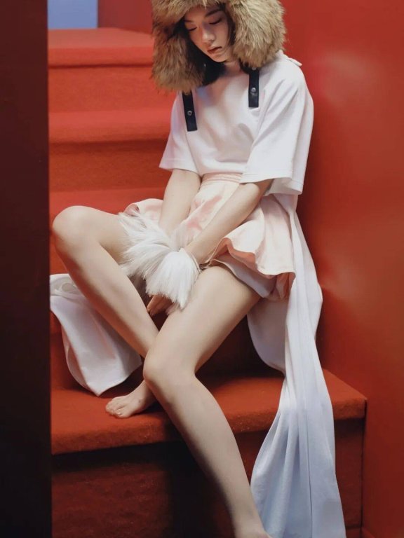赵今麦光脚写真美图大片，真是美绝了