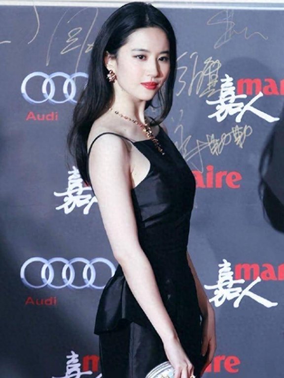 刘亦菲时尚盛典,小黑裙配宝格丽珠宝 优雅的仙女