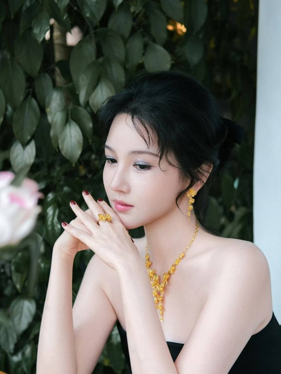 陈小纭胶片写真，把“松弛感”穿得毫不费力
