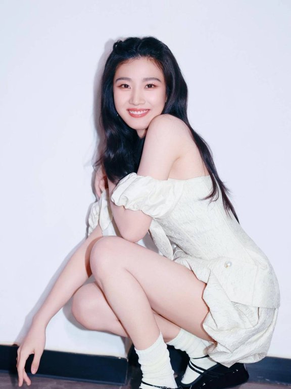 卢昱晓 ：她有如活泼的小白兔，甜呆美极了