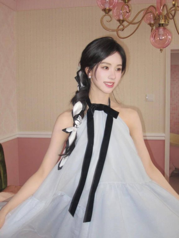 陈都灵公布生日美照，晒出最新写真引发网友热议